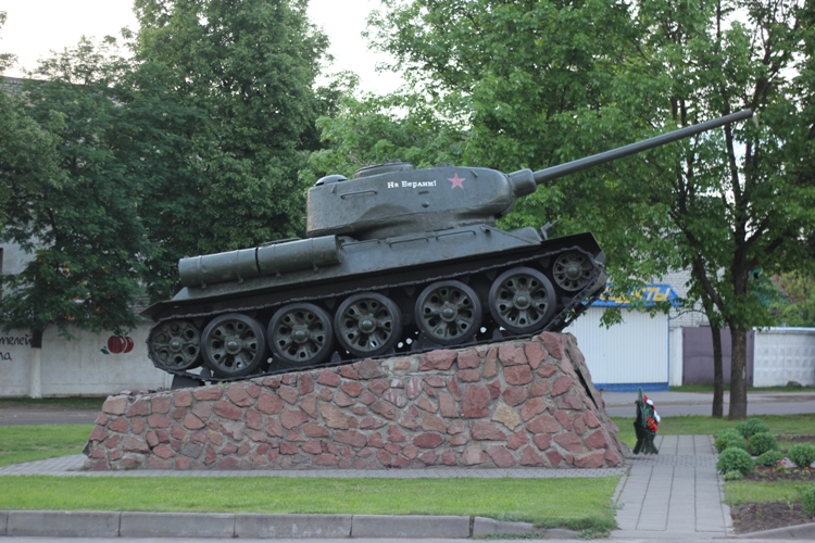 памятник-танк