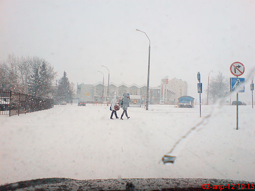 Дороги Минска занесло снегом. Пешеходный переход в Ждановичах, ТЦ Криница.